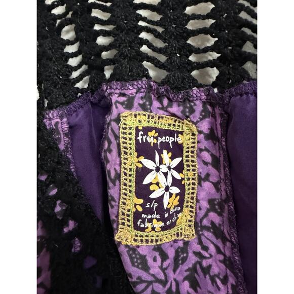 FREE PEOPLE Women’s Purple Silk Open-Crocheted Top Tie-Back Boho Size Small S - Picture 2 of 3